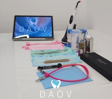 Подготвен кабинет в Daov Dental Clinic — стерилни инструменти и апаратура