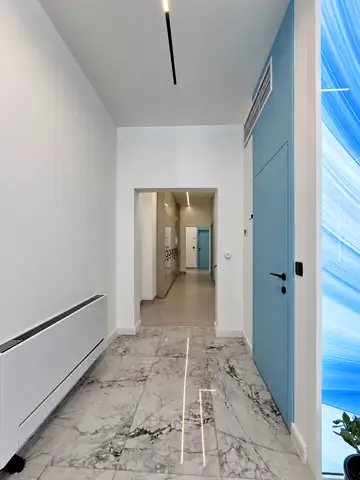 Коридорът към кабинетите